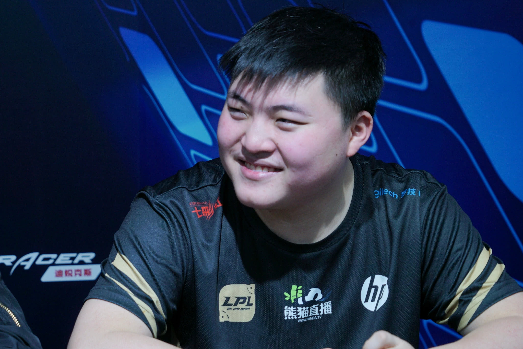 Yabo Sports-Uzi迎来二十赛季出色发挥，瑞士队观众热烈欢呼！观众掌声雷动的简单介绍-Yabo Sports