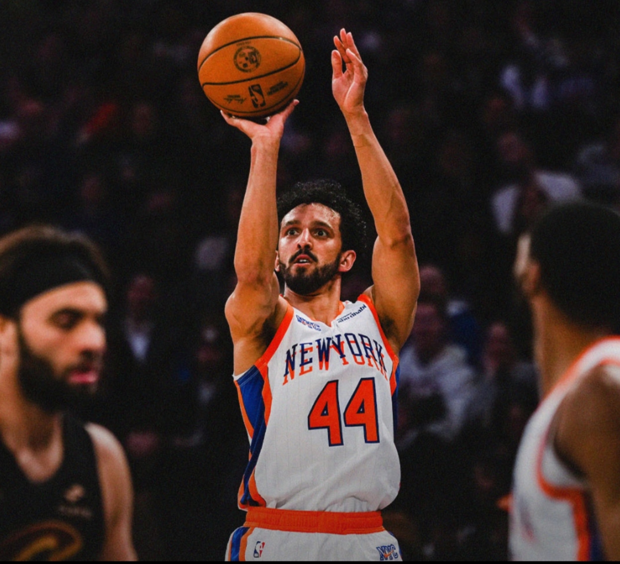 包含关键时刻纽约尼克斯备战意大利杯，豪取连胜细节曝光，质疑声仍在，心理建设被强调的词条