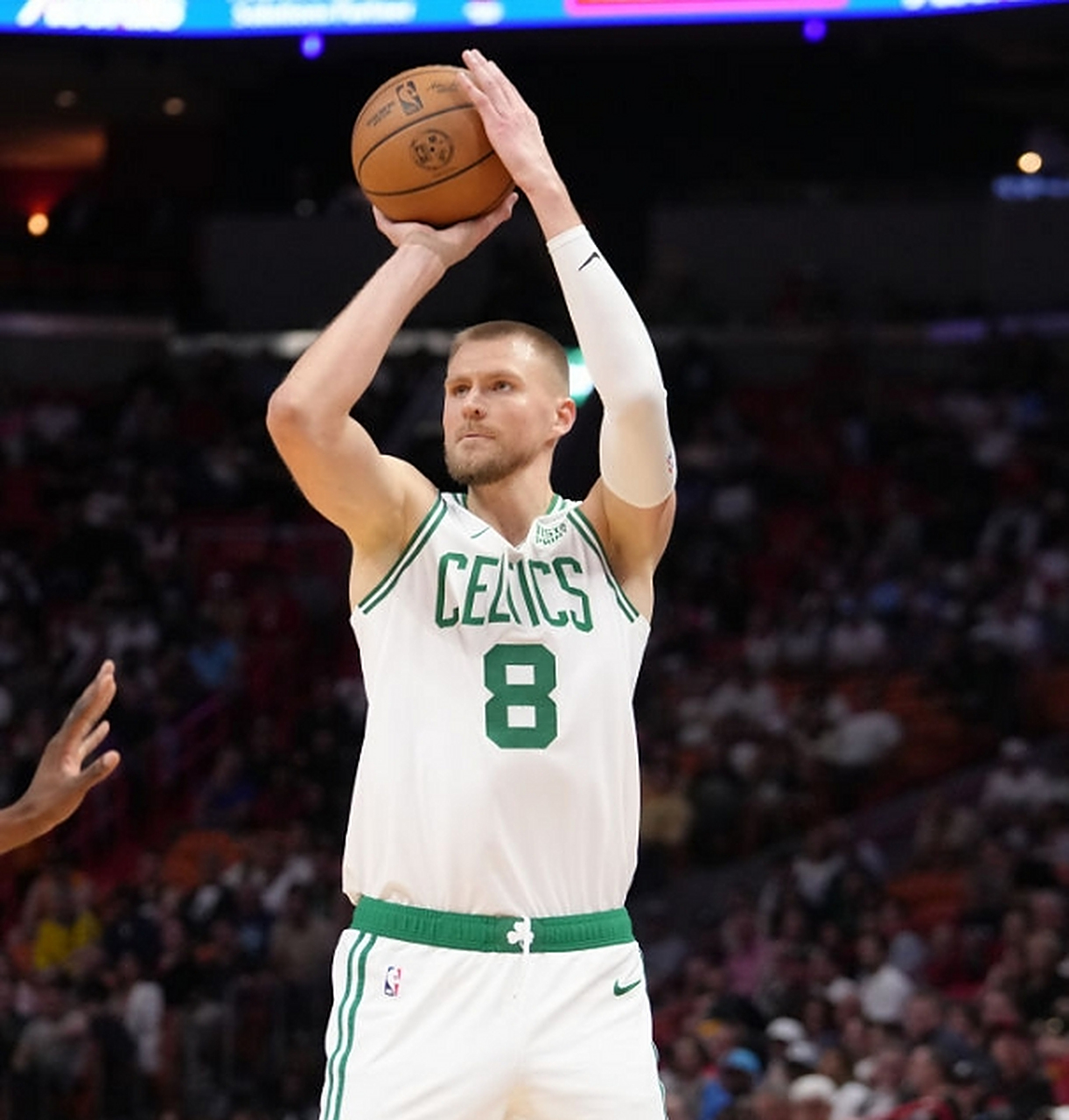 亚博体育投注入口-波士顿凯尔特人集结日迎来里程碑；志在欧冠名次提升；底气十足；临场指挥获称赞的简单介绍-亚博体育投注入口